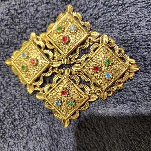 Sara coventry Elegant Gold tone Brooch with Multicolor Gemstones - Picture 1 of 2